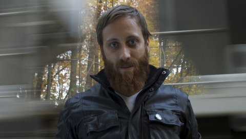 Dan auerbach, борода, куртка, деревья, взгляд