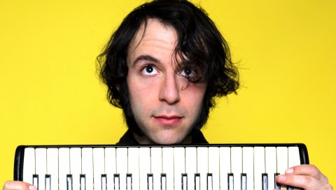 Daedelus, лицо, ключи, руки, взгляд