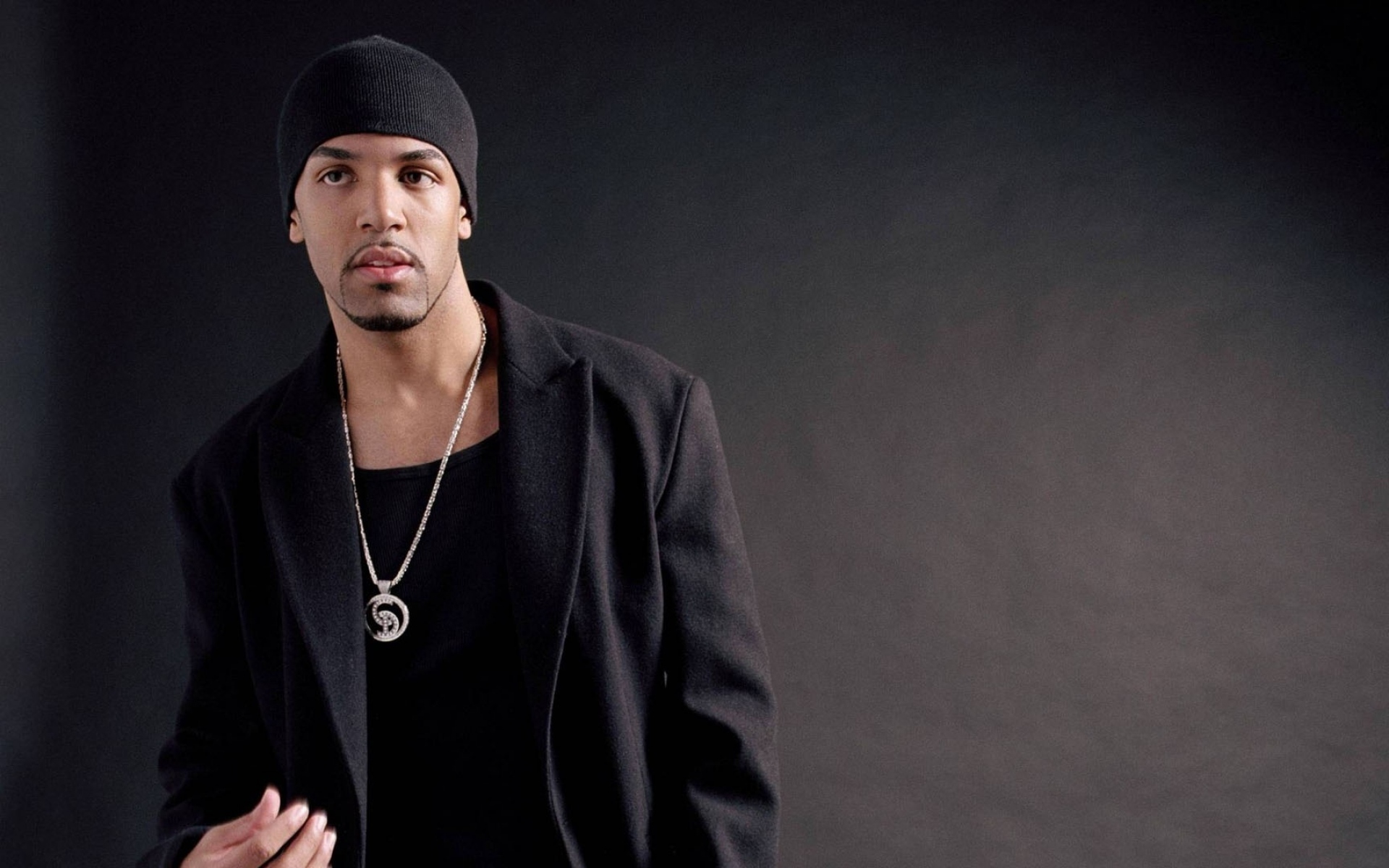 Картинки Craig david, цепь, пальто, колпачок, щетина фото и обои на рабочий стол