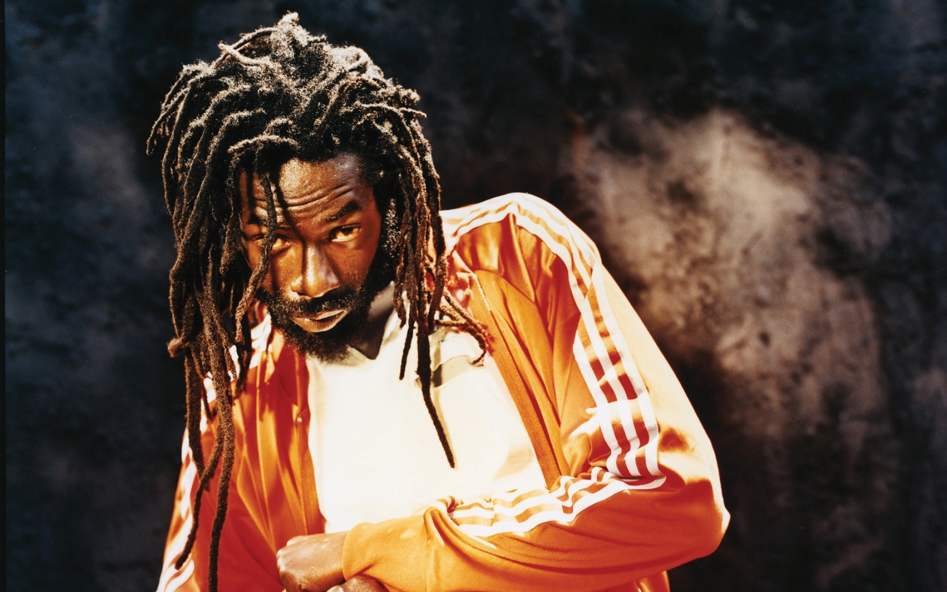 Картинки Buju banton, дреды, взгляд, борода, фон фото и обои на рабочий стол
