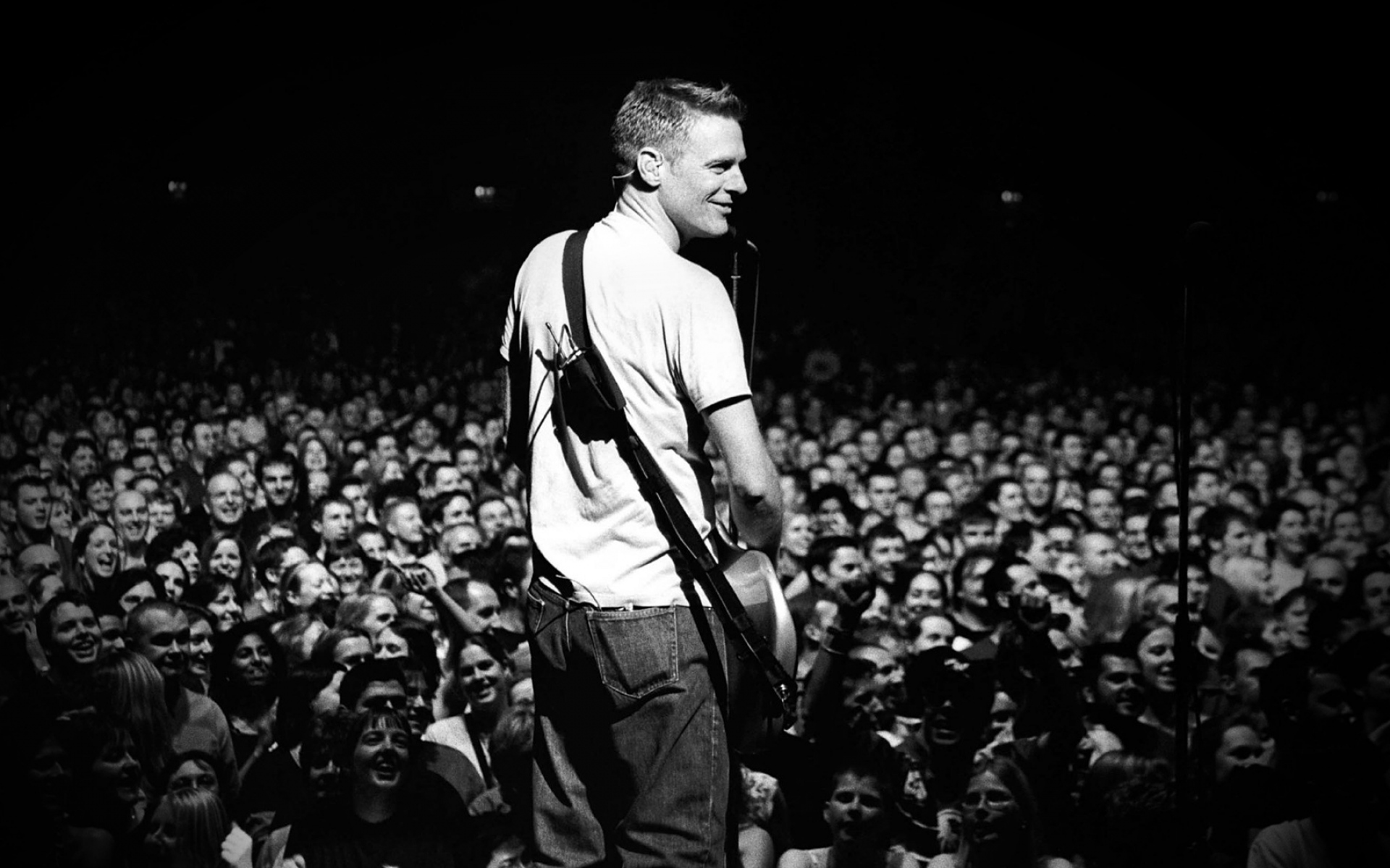 Картинки Bryan adams, взгляд, гитара, фанат, лица фото и обои на рабочий стол