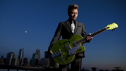 Brian setzer, гитара, стрижка, костюм, луна