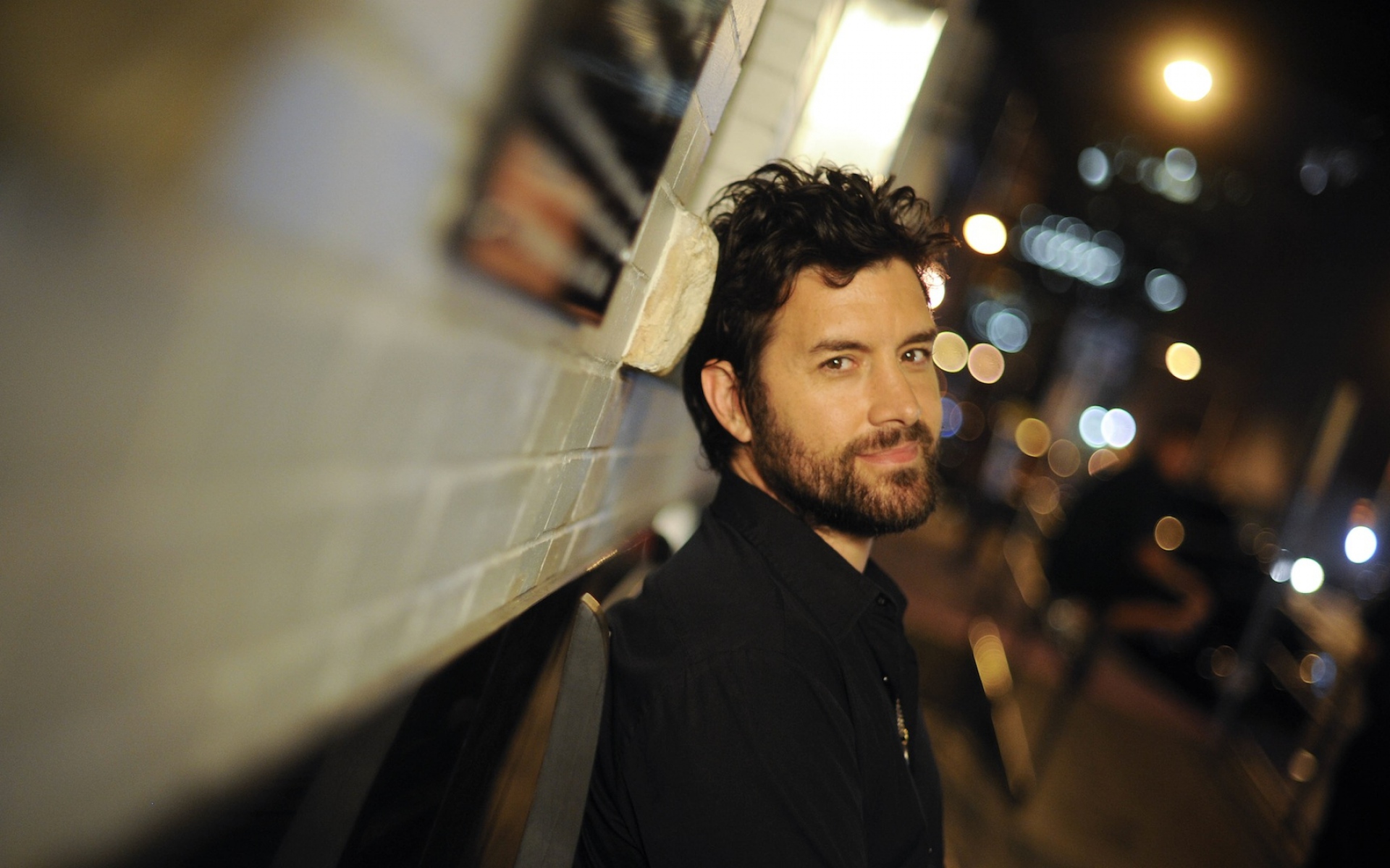 Картинки Bob schneider, улица, лицо, взгляд, дом фото и обои на рабочий стол