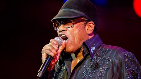 Bobby womack, микрофон, шоу, шляпа, рубашка