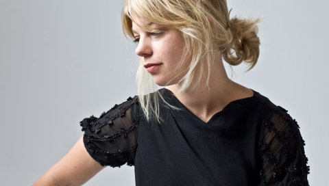 Basia bulat, девушка, платье, блондинка, рука