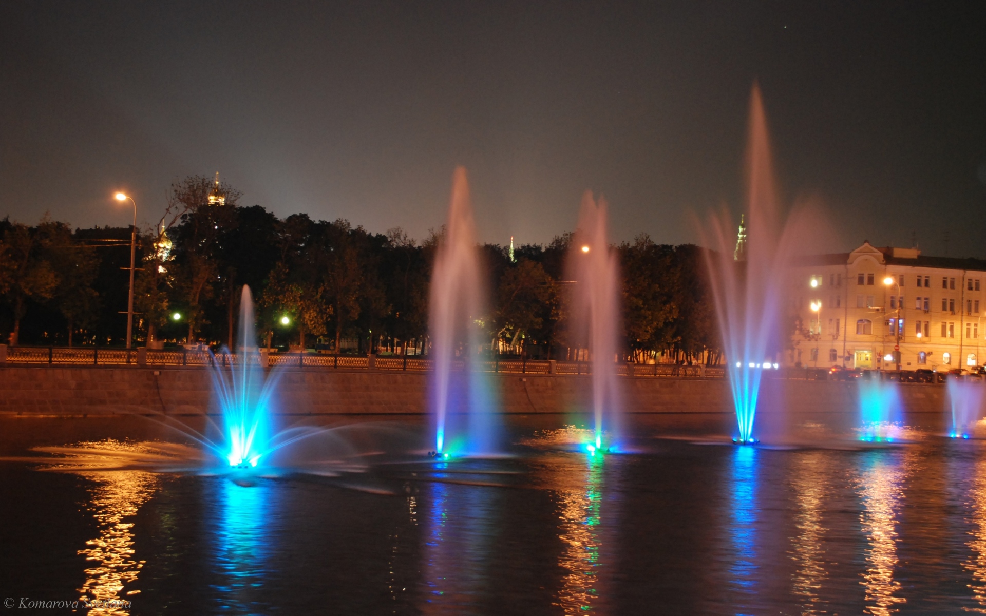 Картинки Москва, река, фонтан, ночь, огни фото и обои на рабочий стол