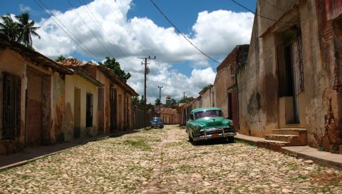 Автомобиль, улица, облака, здания