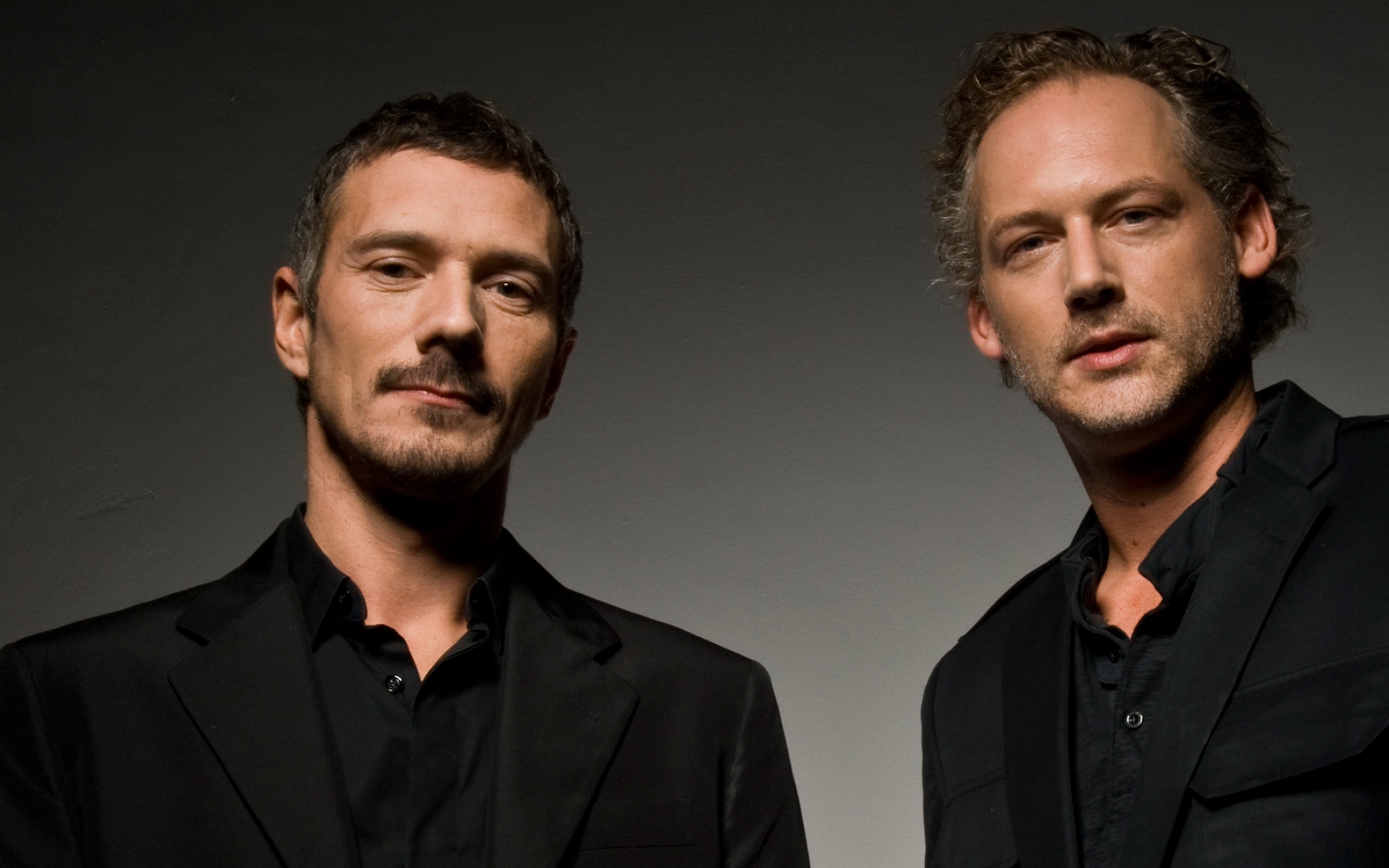Картинки Kruder, dorfmeister, группа, костюмы, щетина фото и обои на рабочий стол