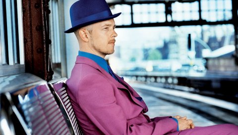 Jan delay, hat, suit, wait, relax