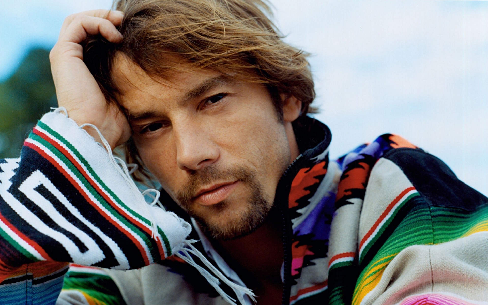 Картинки Jamiroquai, лицо, рука, борода, взгляд фото и обои на рабочий стол