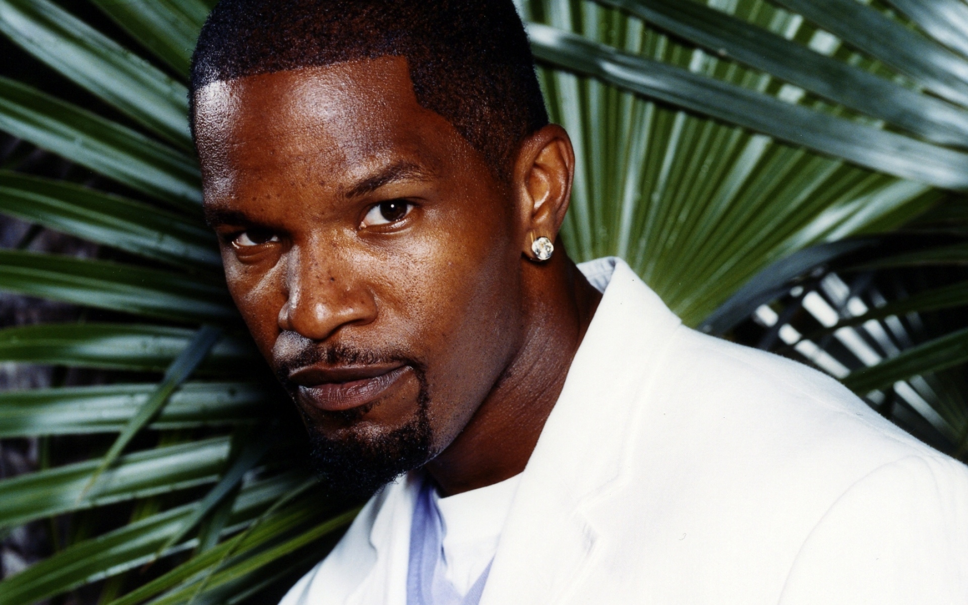 Картинки Jamie foxx, серьги, лицо, костюм, взгляд фото и обои на рабочий стол