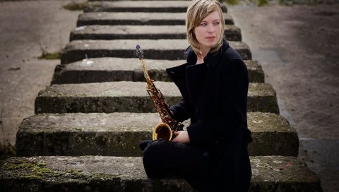 Tineke postma, девушка, саксофон, взгляд, блондинка
