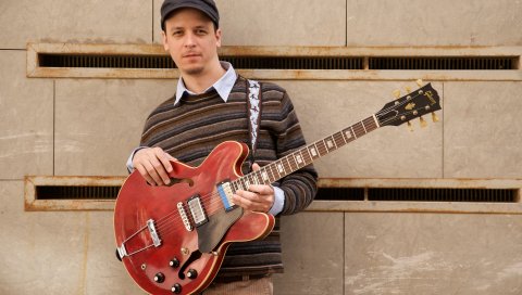 Kurt rosenwinkel, гитара, кепка, взгляд, мужчина