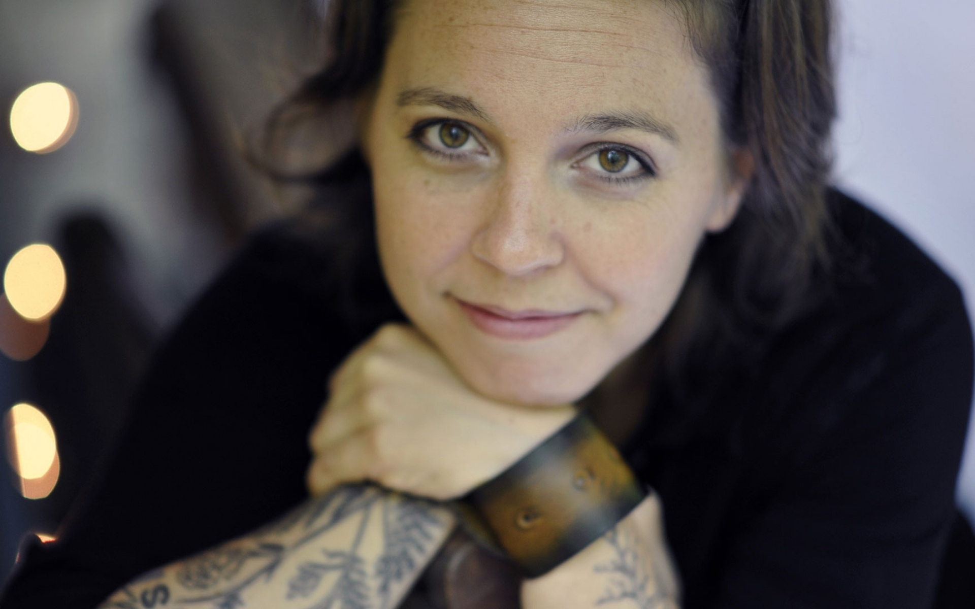 Картинки Erin mckeown, девушка, тату, руки, лицо фото и обои на рабочий стол