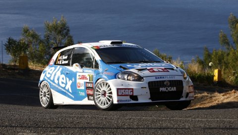 Белый, синий, спорт, abarth, grande punto, автомобиль, вид сбоку, природа, вода