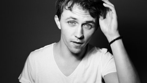 Sondre lerche, мальчик, взгляд, рука, лицо