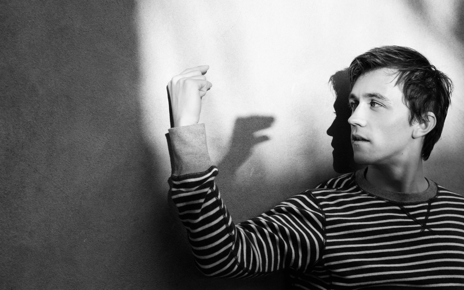 Картинки Sondre lerche, тень, свет, взгляд, лицо фото и обои на рабочий стол