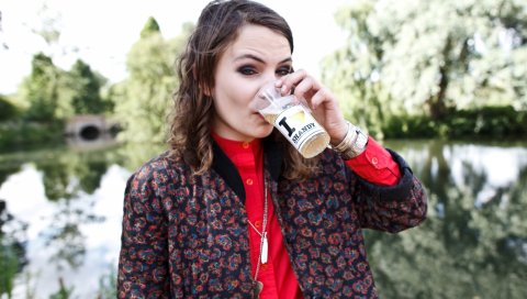 Я виню коко, девушку, пить, озеро, отражение