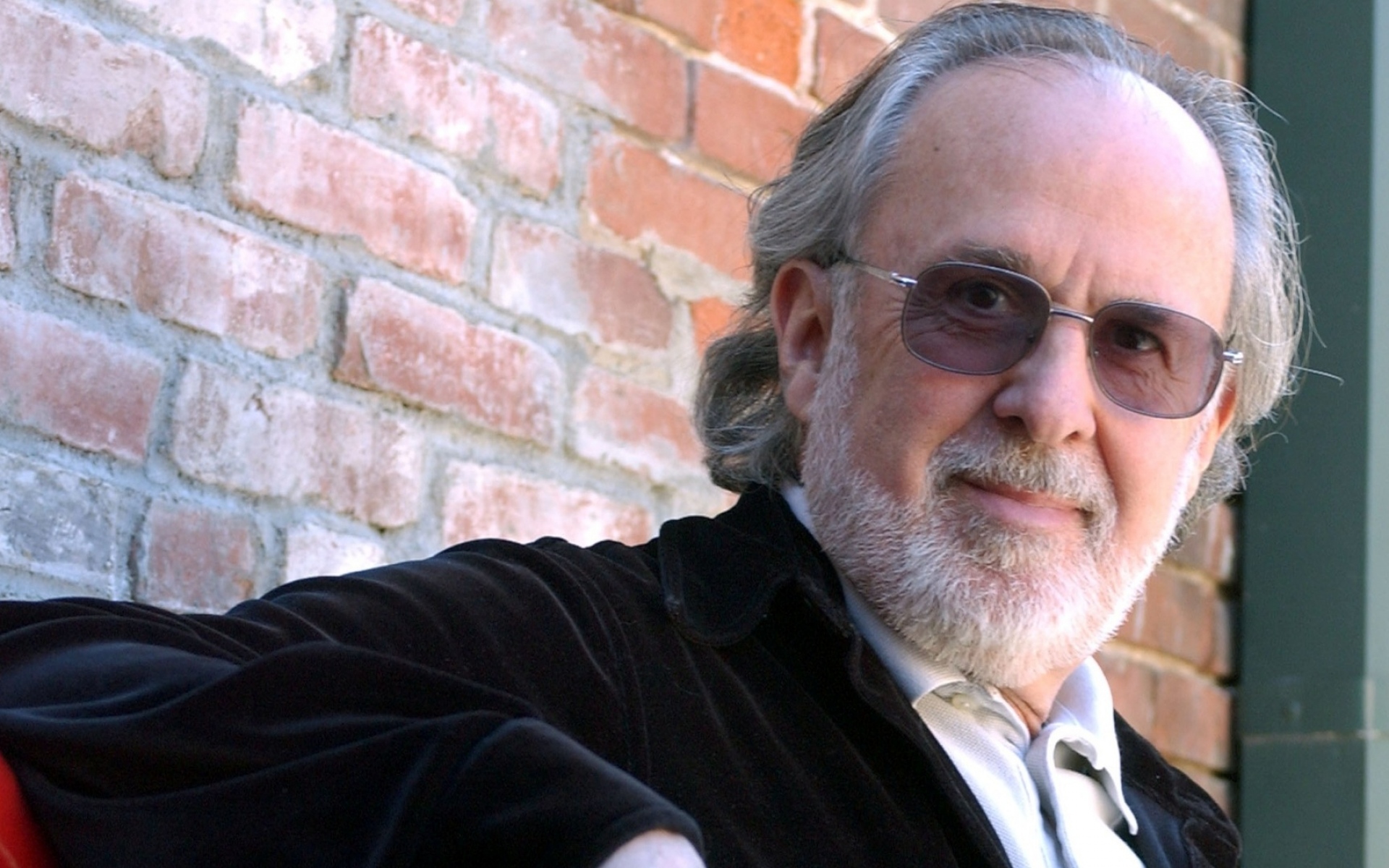 Картинки Bob james, очки, стена, борода, лицо фото и обои на рабочий стол