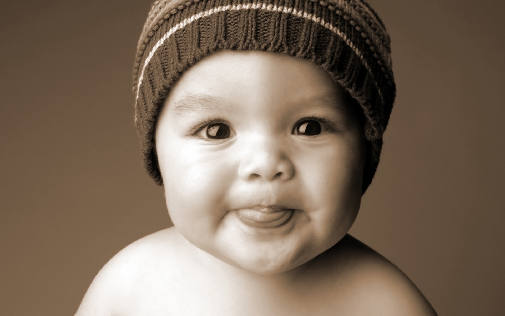 Картинки Ребенок, лицо, улыбка, язык, шляпа фото и обои на рабочий стол