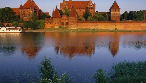 Замок, крепость, камень, река, трава