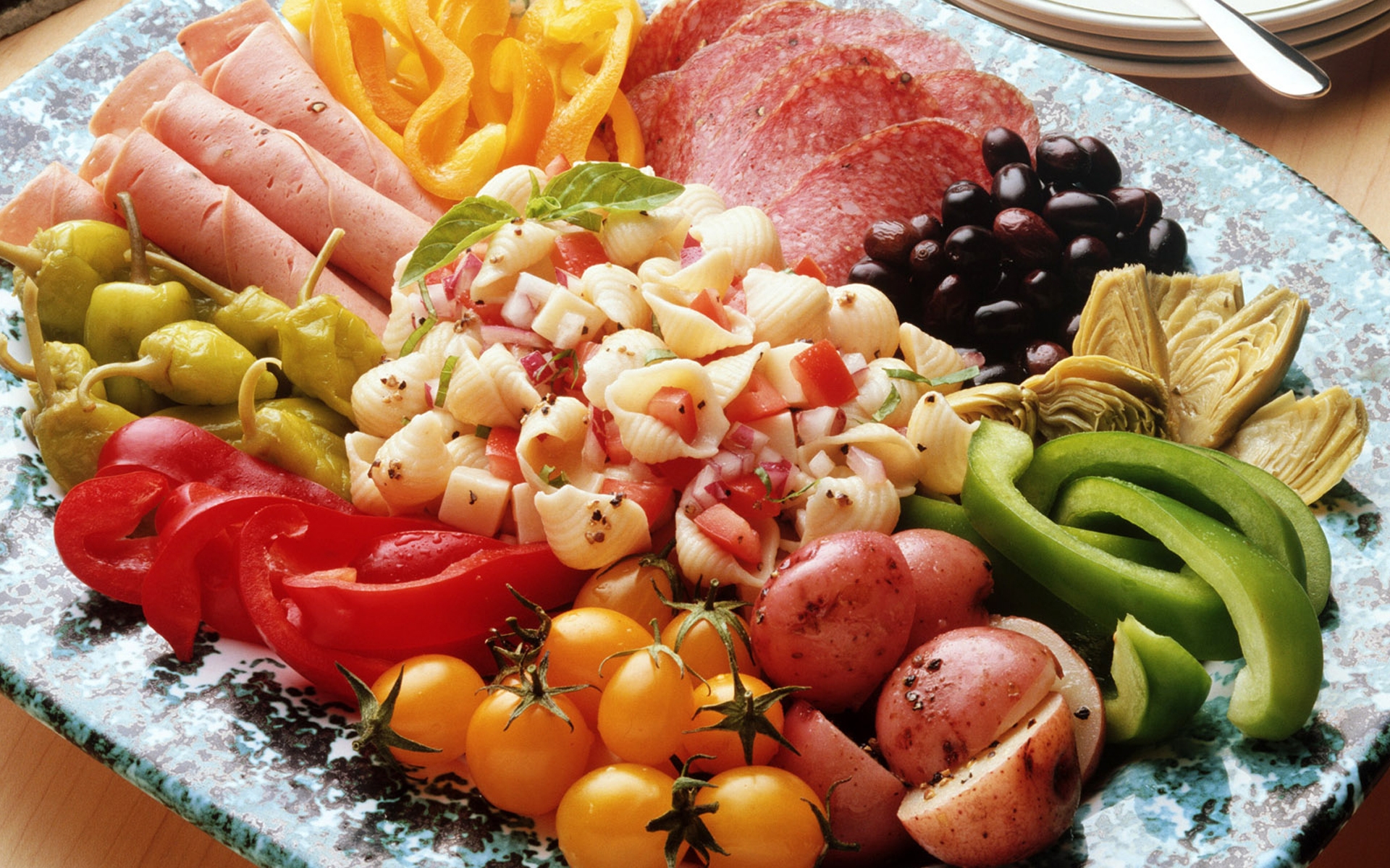 Картинки Макароны, овощи, колбаса, перец, картофель фото и обои на рабочий стол