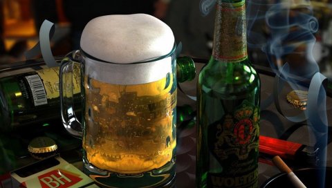 Пиво, кружка, бутылки, сигареты, пробки