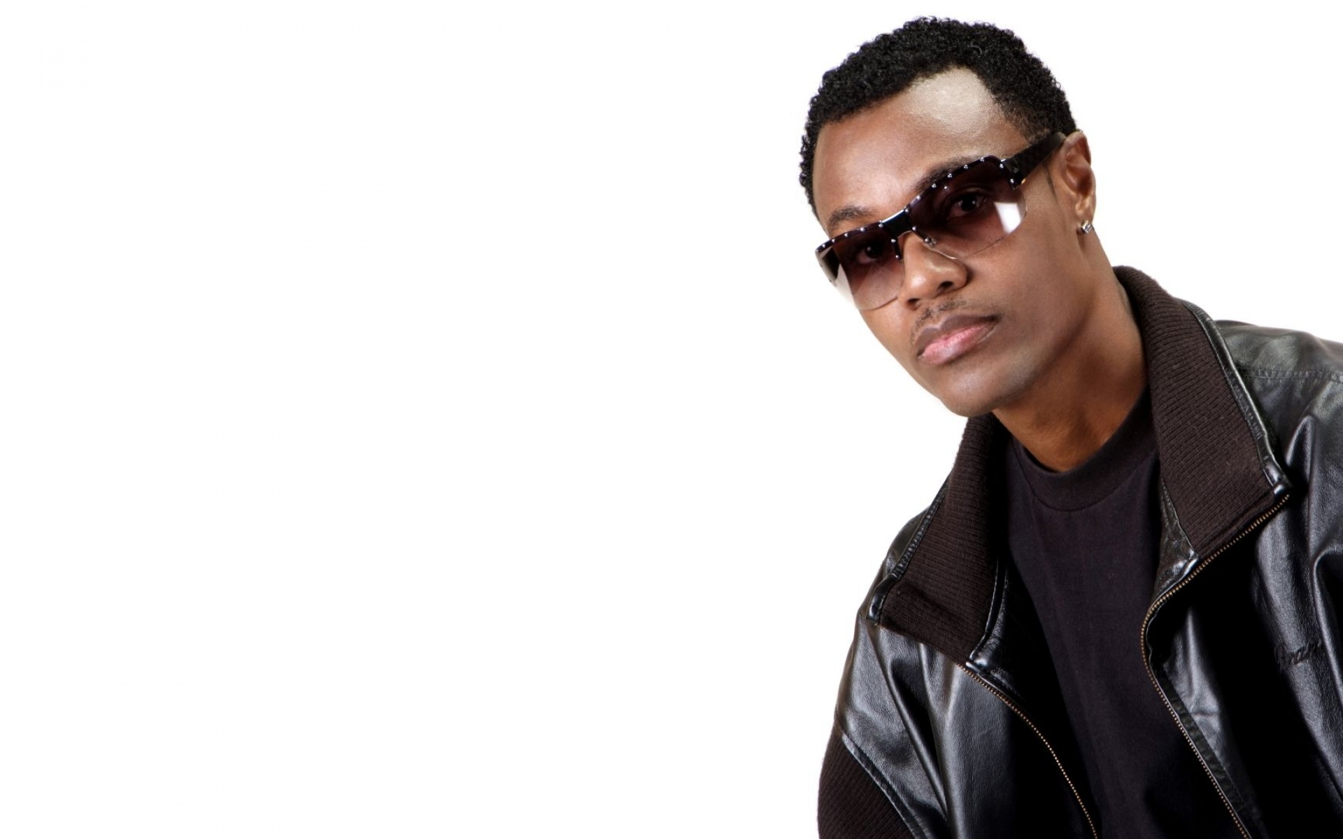 Картинки Wayne wonder, очки, куртка, взгляд, лицо фото и обои на рабочий стол