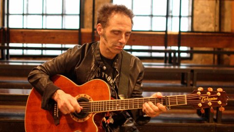 Nils lofgren, гитара, игра, куртка, окна