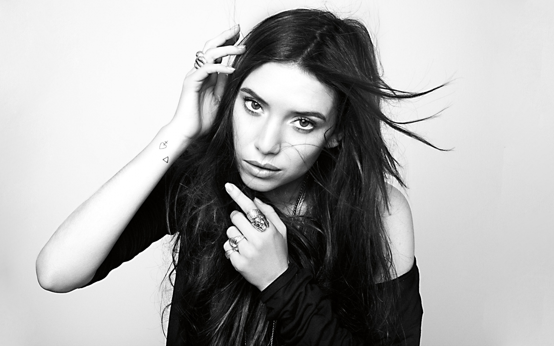 Картинки Lykke li, девушка, стрижка, волосы, ветер фото и обои на рабочий стол