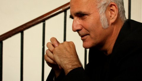 Ludovico einaudi, старый, седой, руки, взгляд
