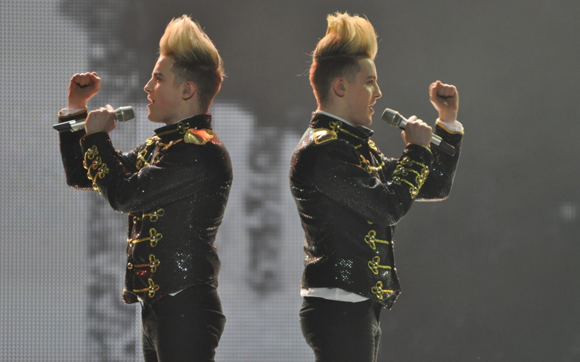 Картинки Jedward, блондинки, костюмы, стрижки, микрофоны фото и обои на рабочий стол