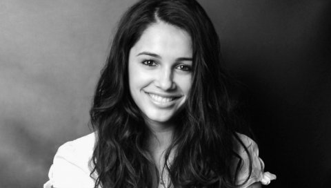 Naomi scott, девушка, улыбка, стрижка, лицо