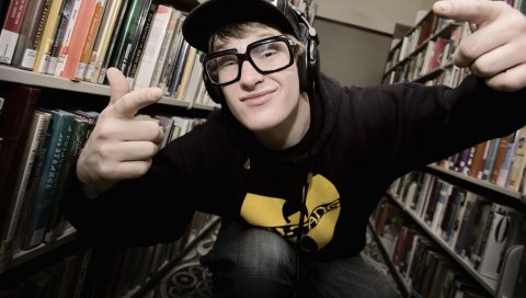 Mc lars, cap, очки, халат, книги