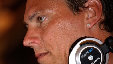 Dj tiesto, лицо, наушники, взгляд, серьги