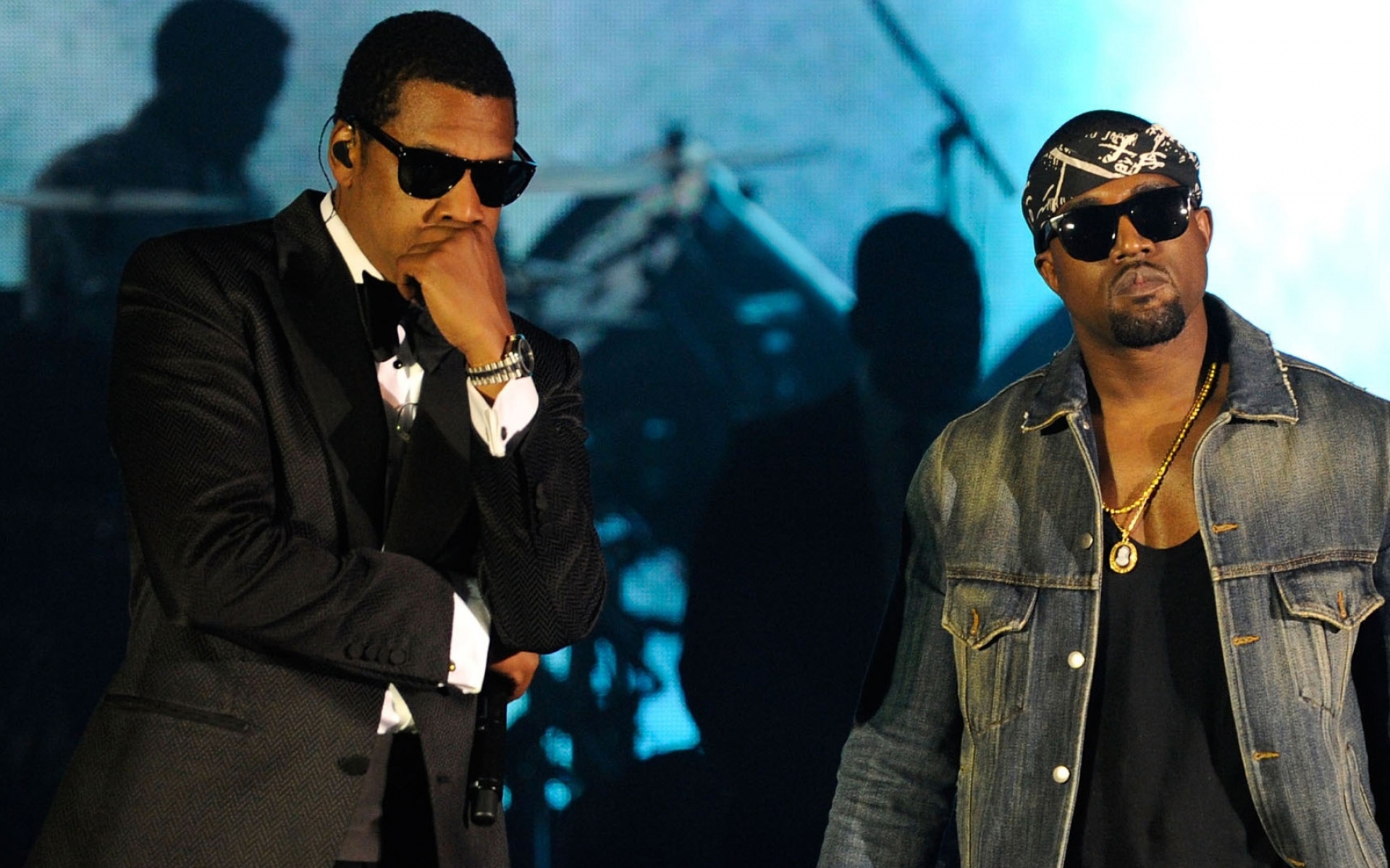 Картинки Jay-z, kanye west, очки, сцена, цепочка фото и обои на рабочий стол