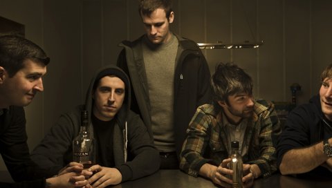 Defeater, alhocol, стол, комната, часы