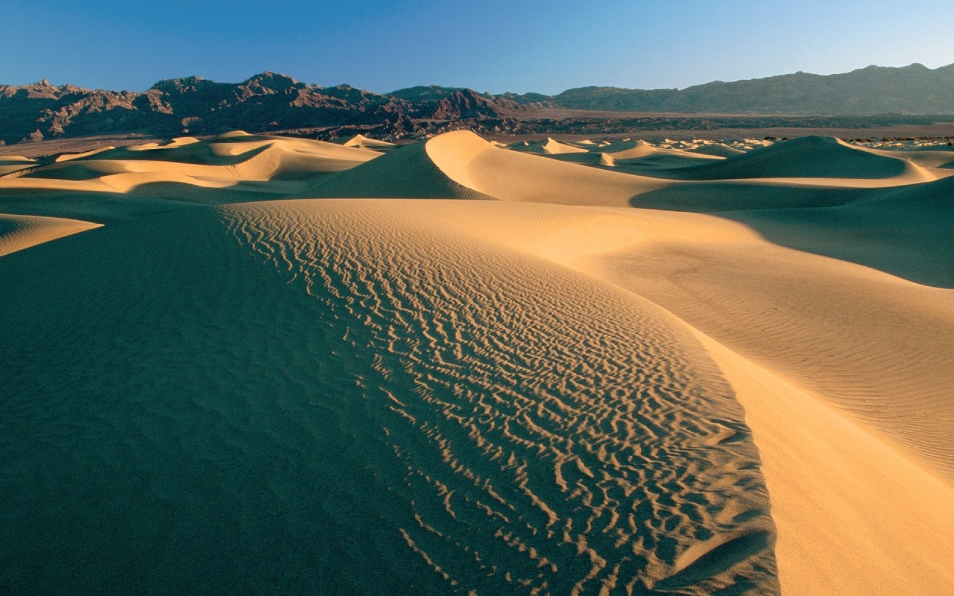 Картинки Пустыня, песок, дюны, горы, облака, небо, пустота фото и обои на рабочий стол