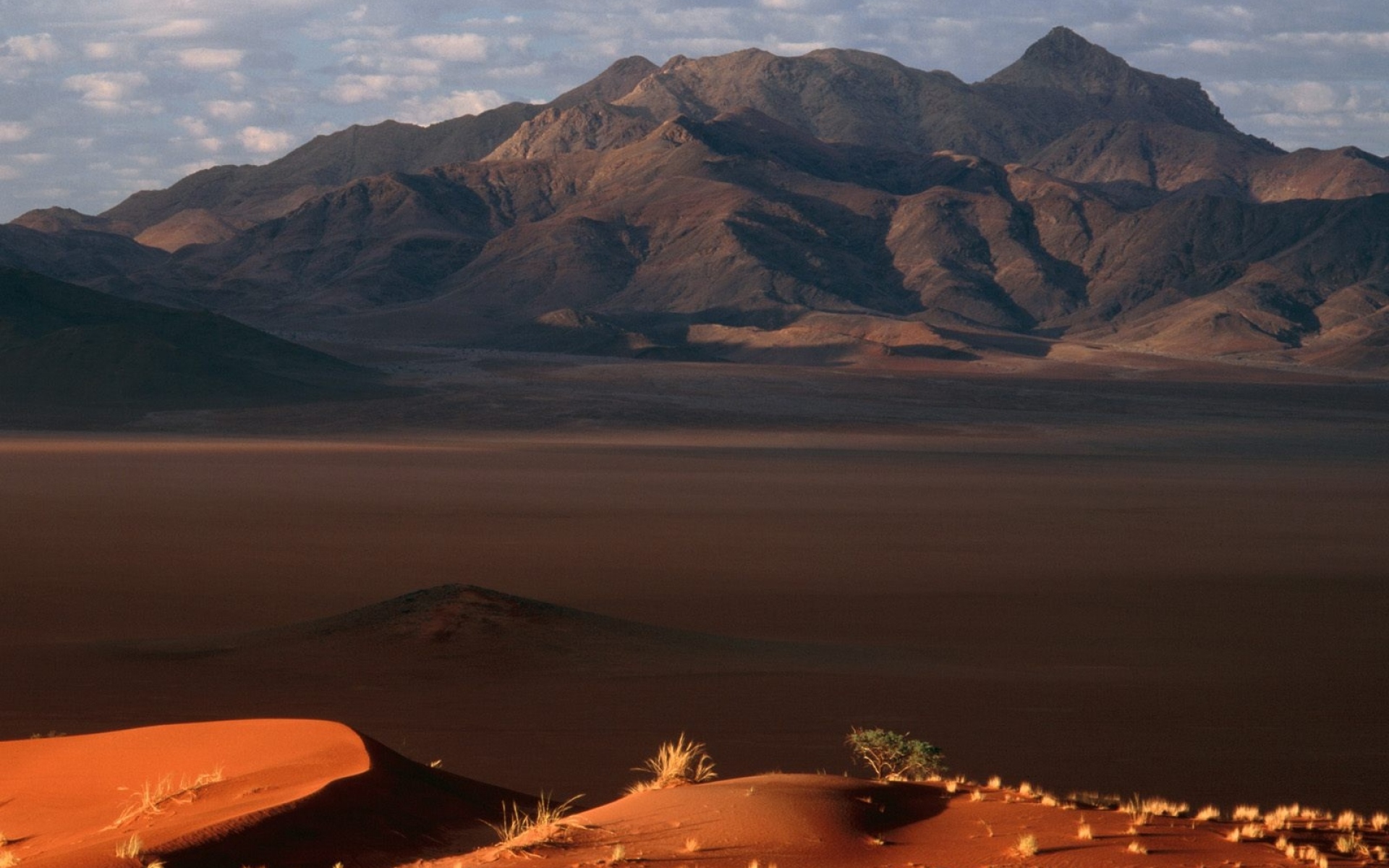 Картинки Намибия, пустыня, песок, горы, засуха фото и обои на рабочий стол