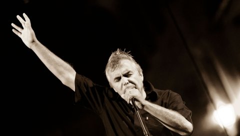 Zoran predin, рука, микрофон, пение, рубашка