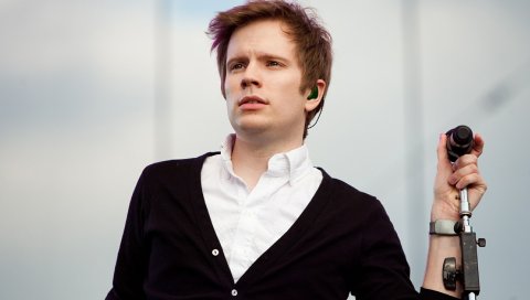 Patrick пень, микрофон, взгляд, рубашка, мужчина