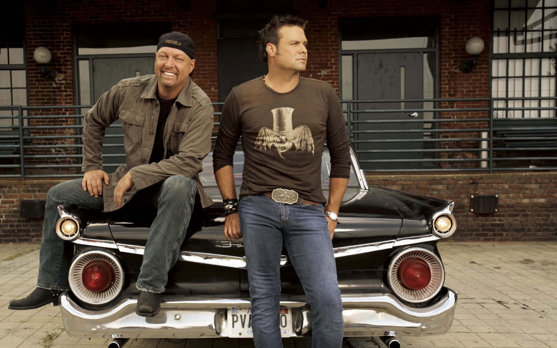 Картинки Montgomery gentry, автомобиль, улыбка, дом, группа фото и обои на рабочий стол