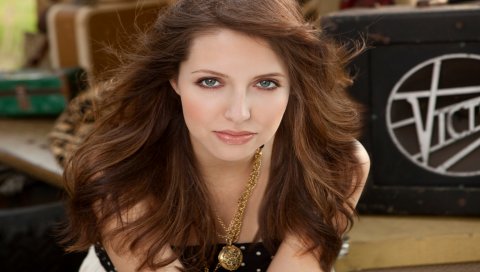Francesca battistelli, девушка, цепочка, волосы, глаза