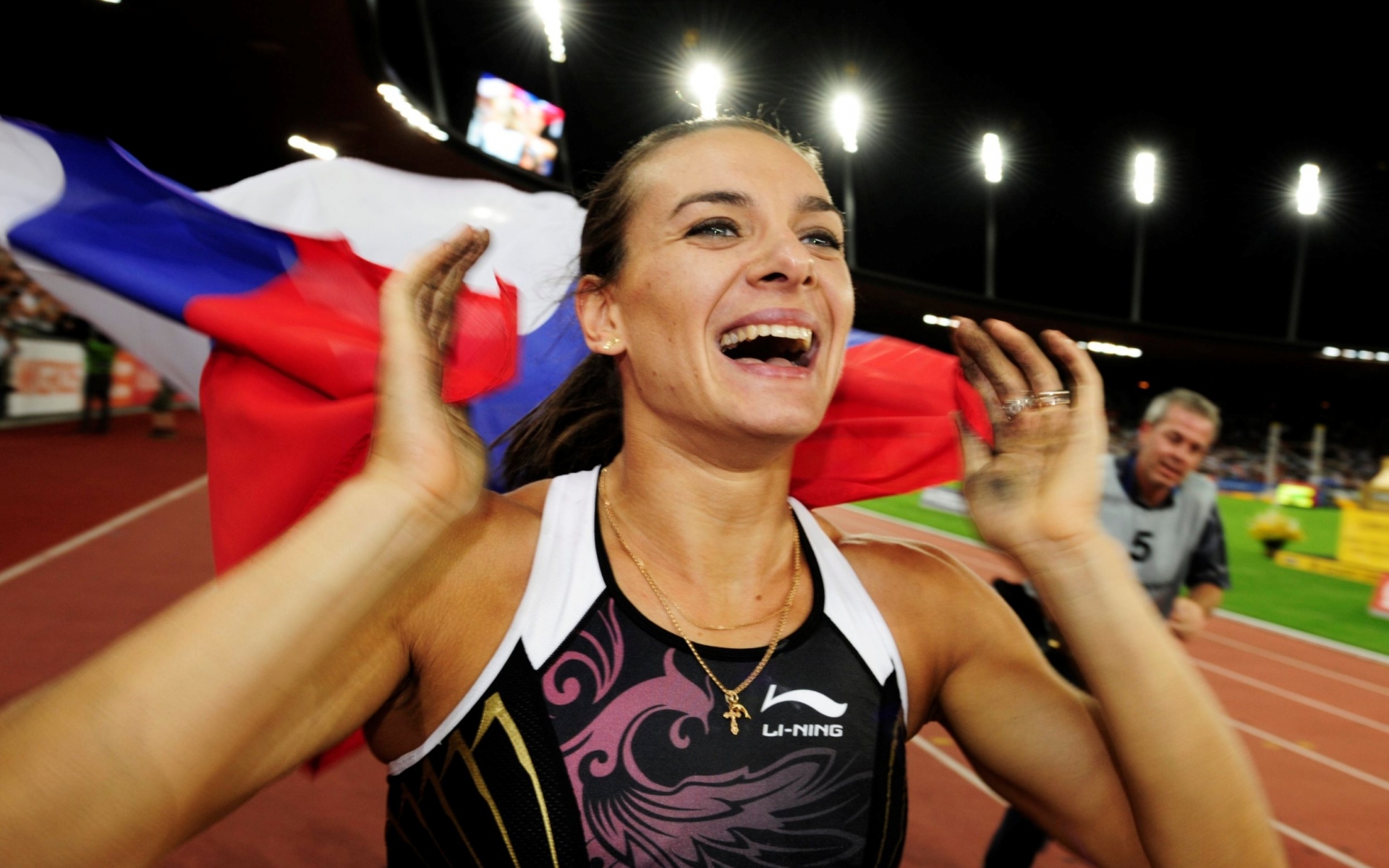 Картинки Elena isinbaeva, девушка, флаг, улыбка, победа фото и обои на рабочий стол