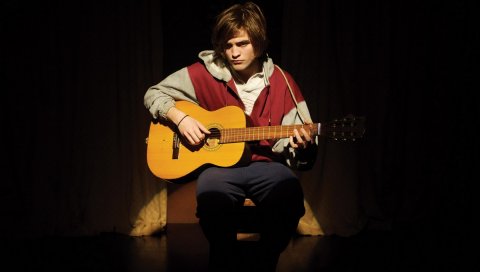 Robert pattinson, молодой человек, гитара, hoody