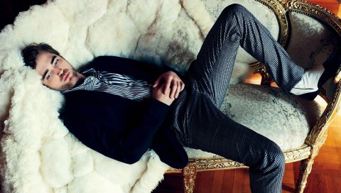 Robert pattinson, парень, кушетка, ложь, мышление
