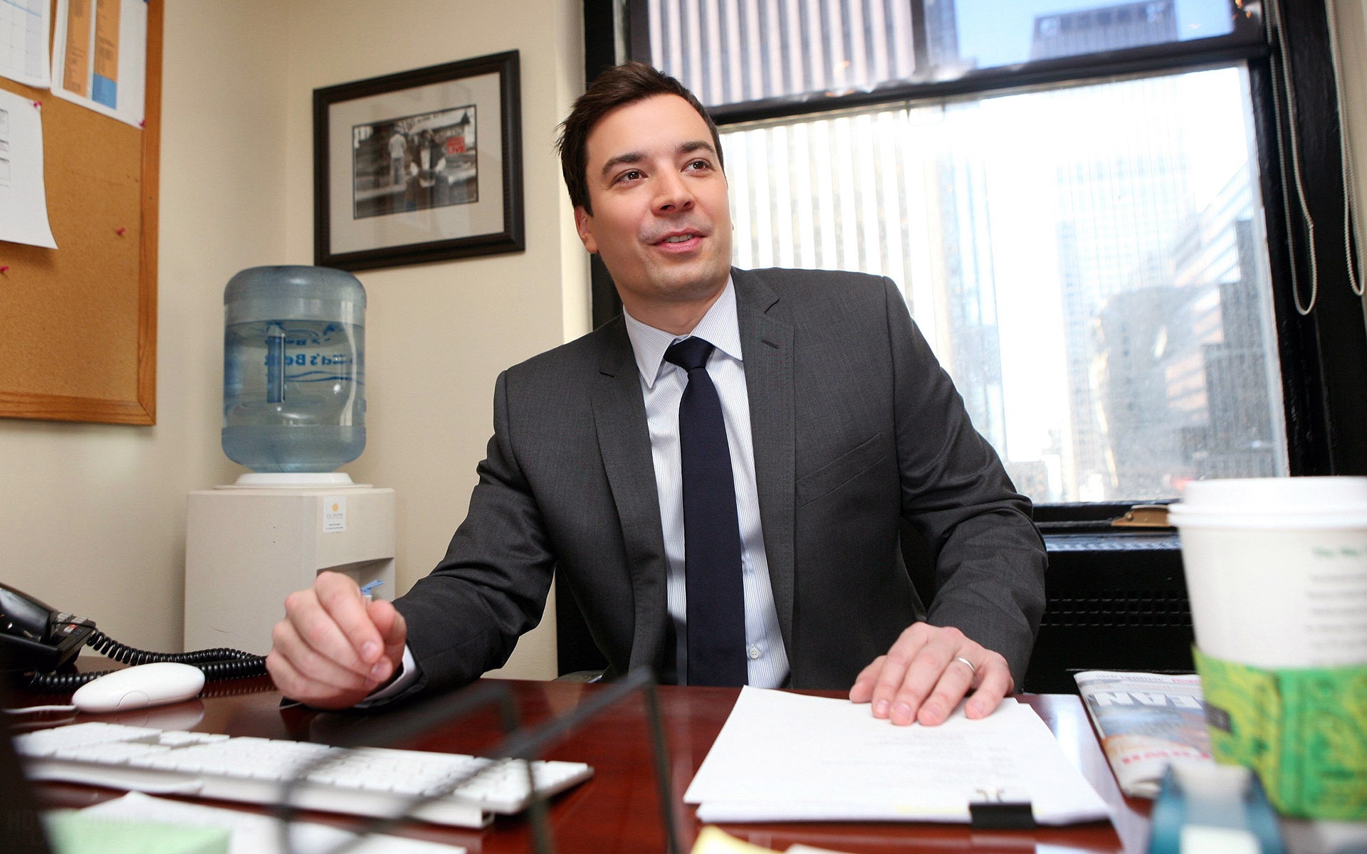 Картинки Jimmy fallon, мужчина, брюнетка, куртка фото и обои на рабочий стол