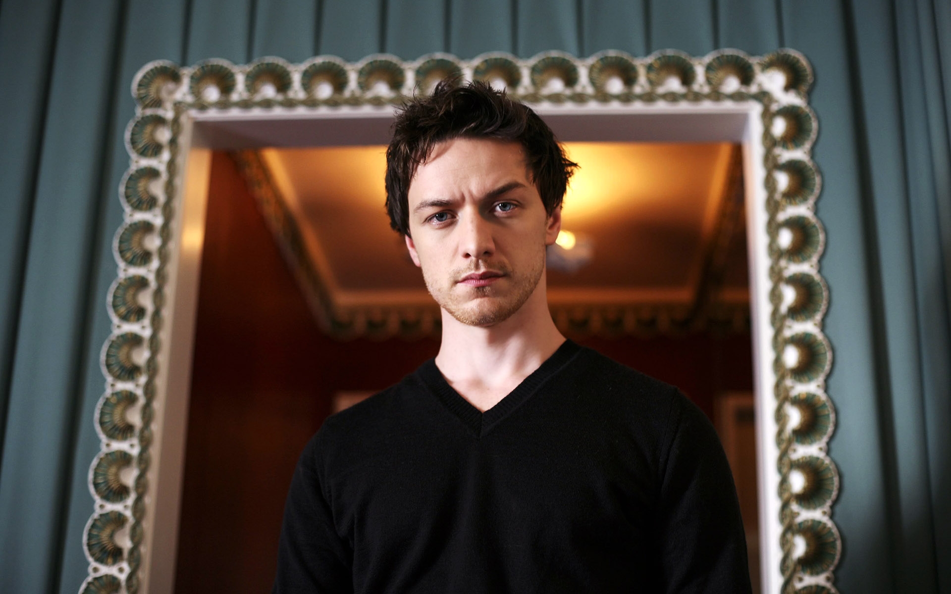 Картинки James mcavoy, брюнетка, лицо, плечи, глаза, мальчик фото и обои на рабочий стол
