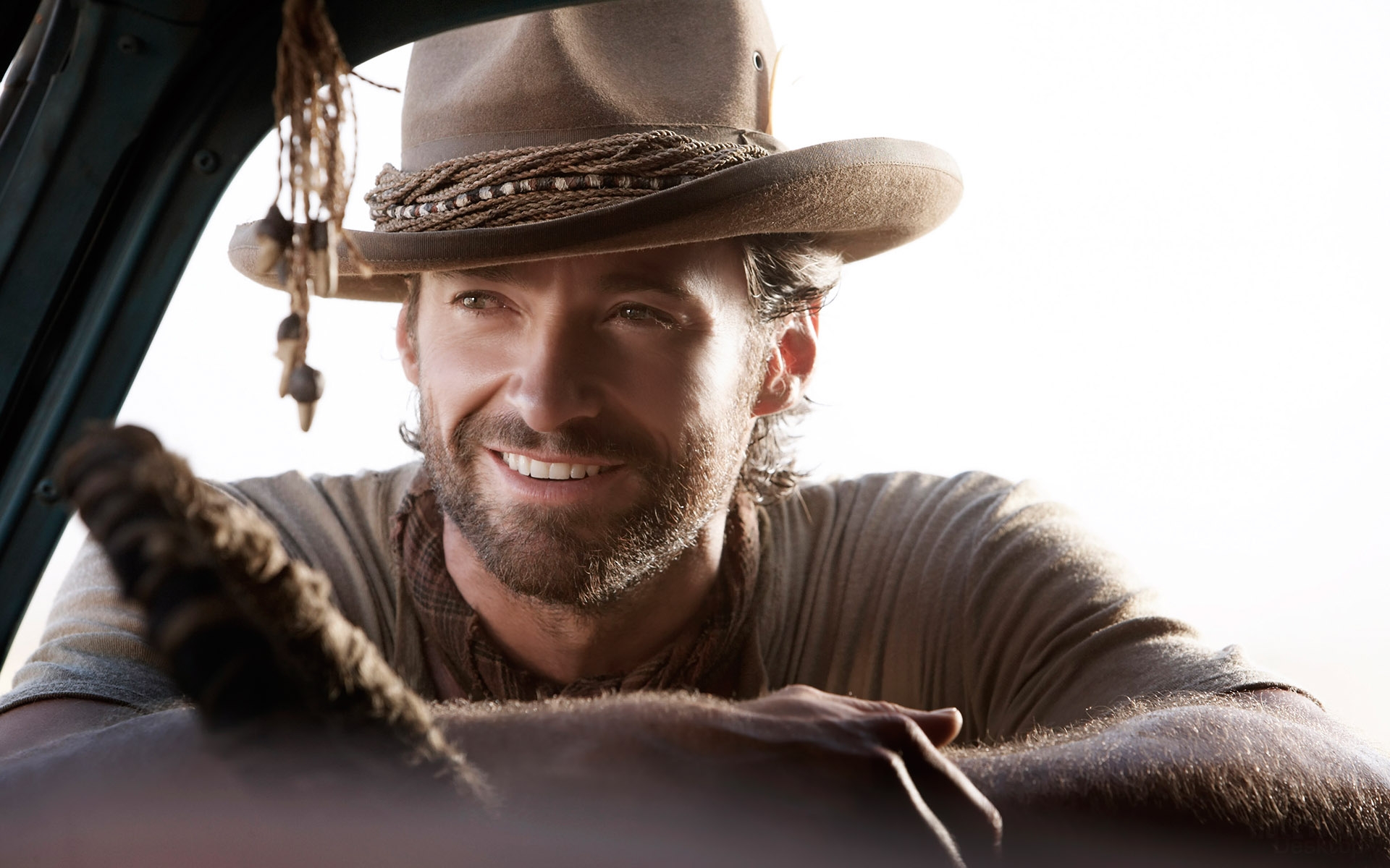 Картинки Hugh jackman, шляпа, улыбка, милый, мужчина, щетина фото и обои на рабочий стол