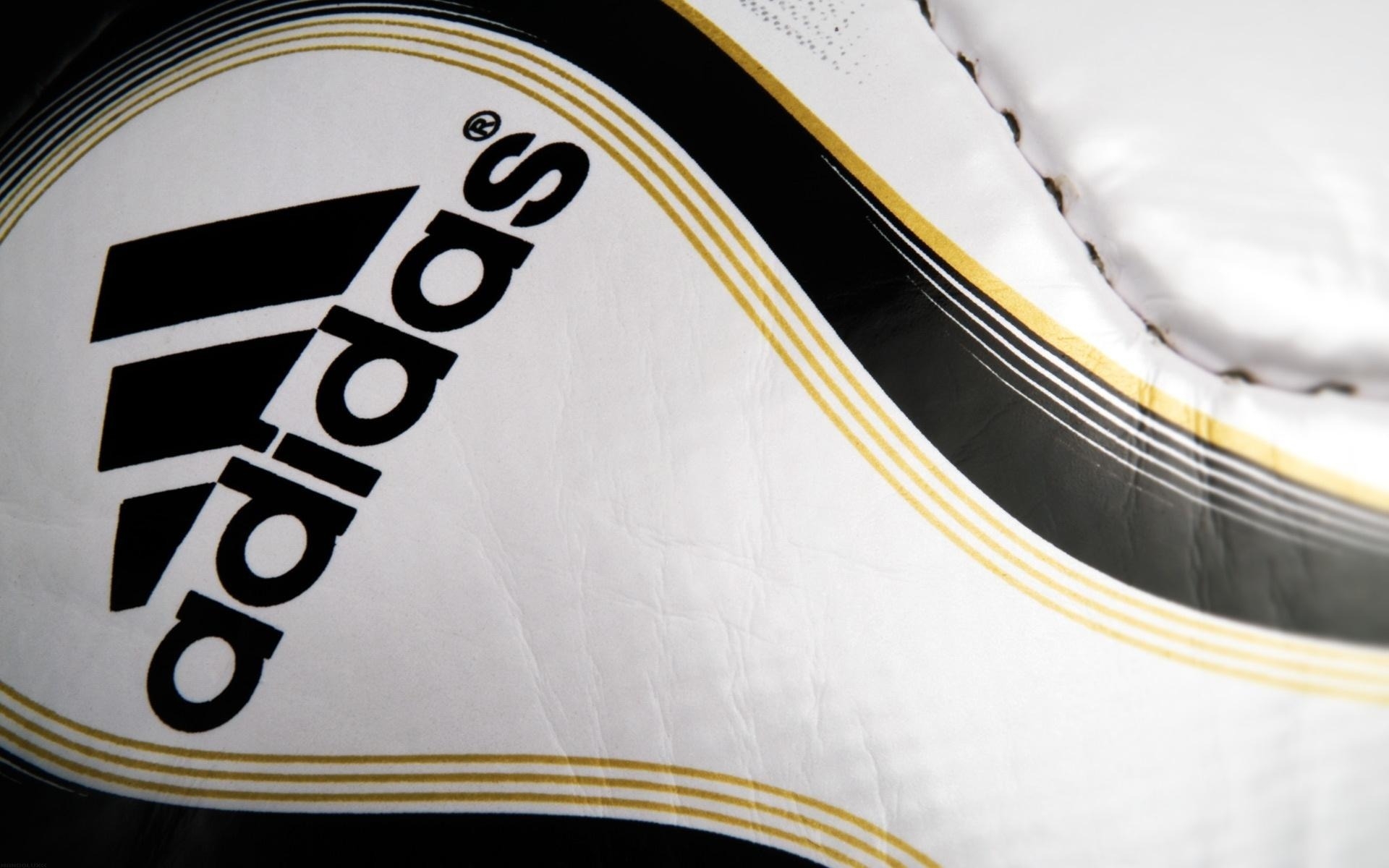 Картинки Adidas, компания, спорт, черный, белый, полоски фото и обои на рабочий стол